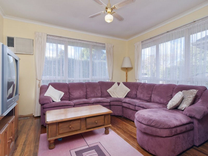 11 Esther Crescent, Mooroolbark VIC 3138