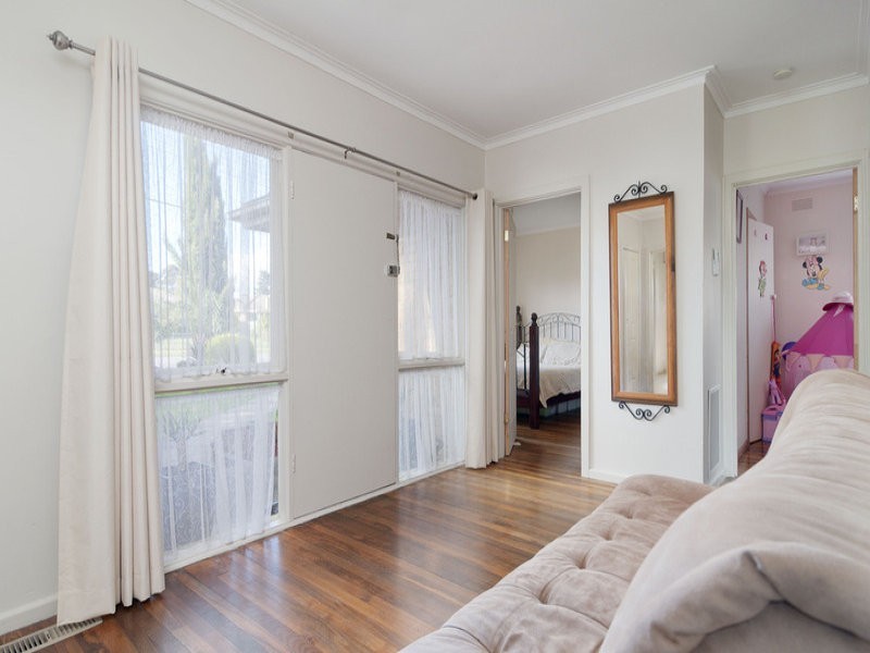 11 Esther Crescent, Mooroolbark VIC 3138