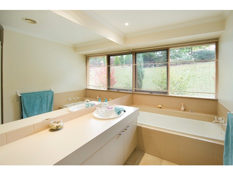 13-15 Waterview Court, Croydon Hills VIC 3136