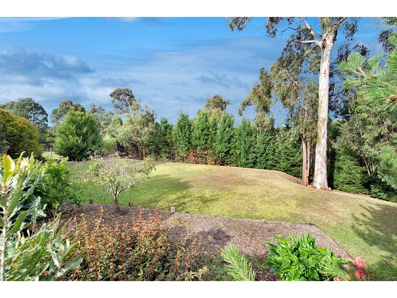 13-15 Waterview Court, Croydon Hills VIC 3136