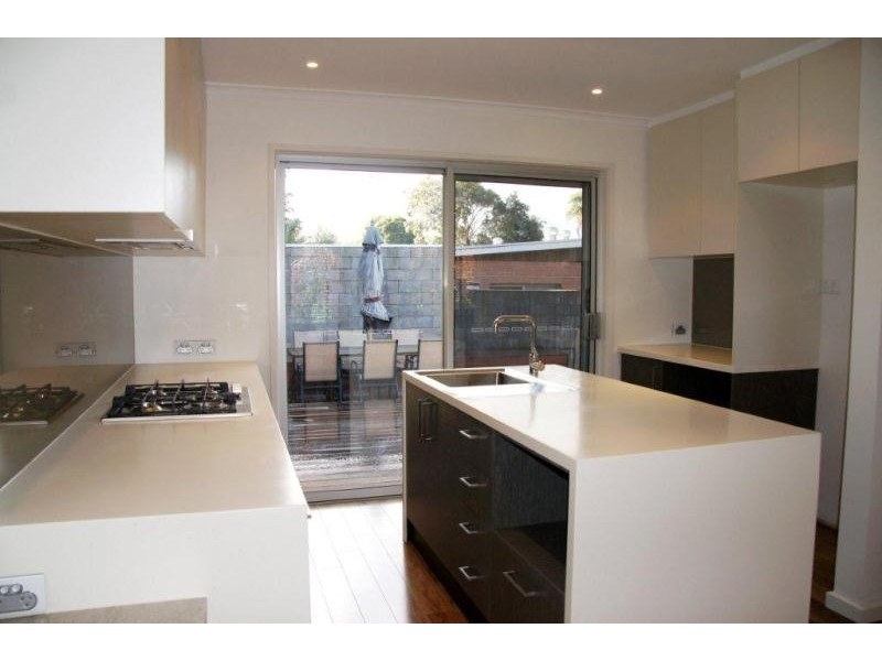 2/24 Lusher Road, Croydon VIC 3136