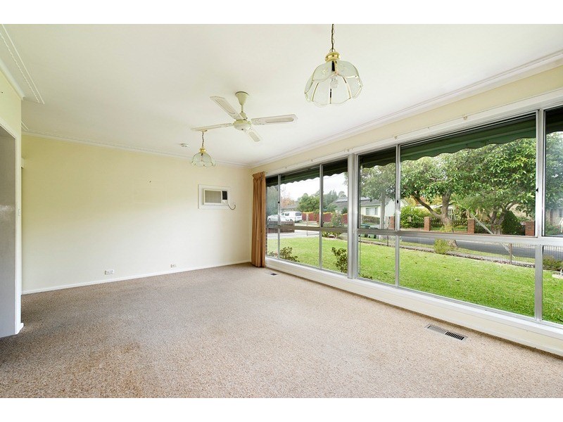 34 Thomas Street, Croydon South VIC 3136