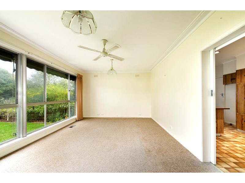 34 Thomas Street, Croydon South VIC 3136
