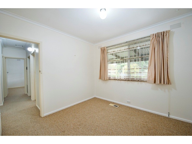 34 Thomas Street, Croydon South VIC 3136