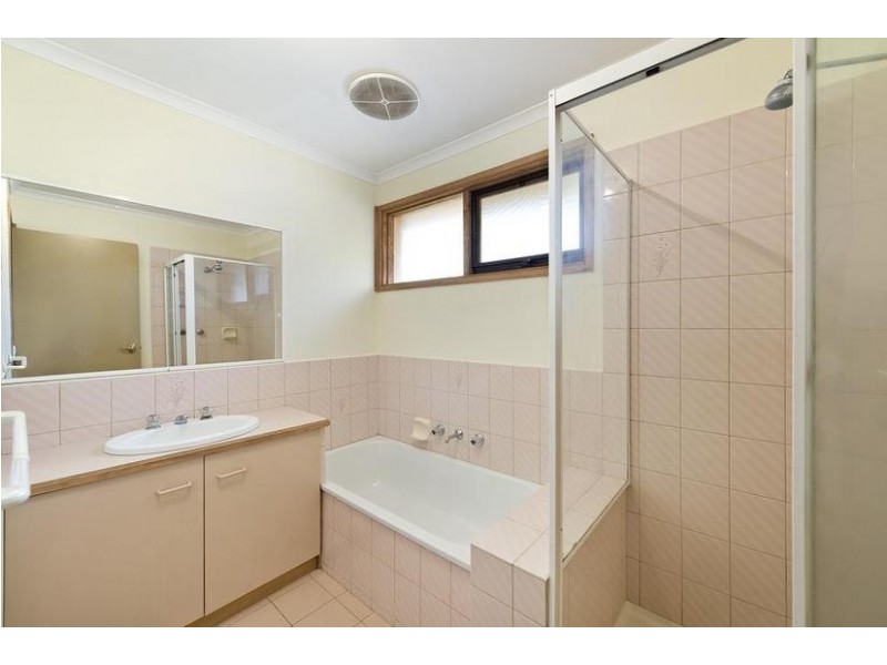 2/3 Wildwood Grove, Ringwood VIC 3134