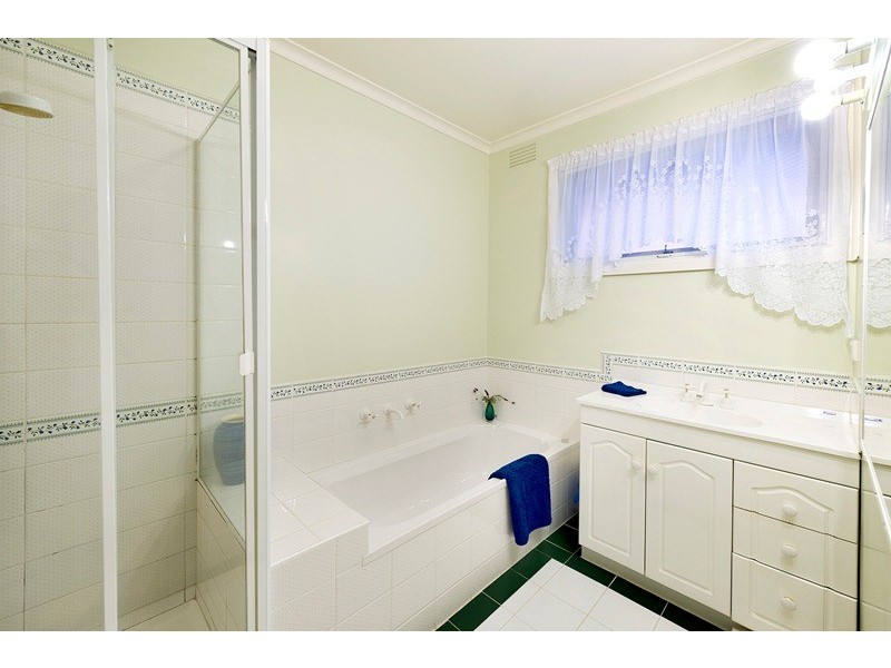 6 Evon Avenue, Ringwood East VIC 3135