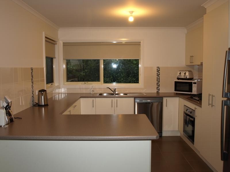 2/25 Glendale Court, Kilsyth VIC 3137