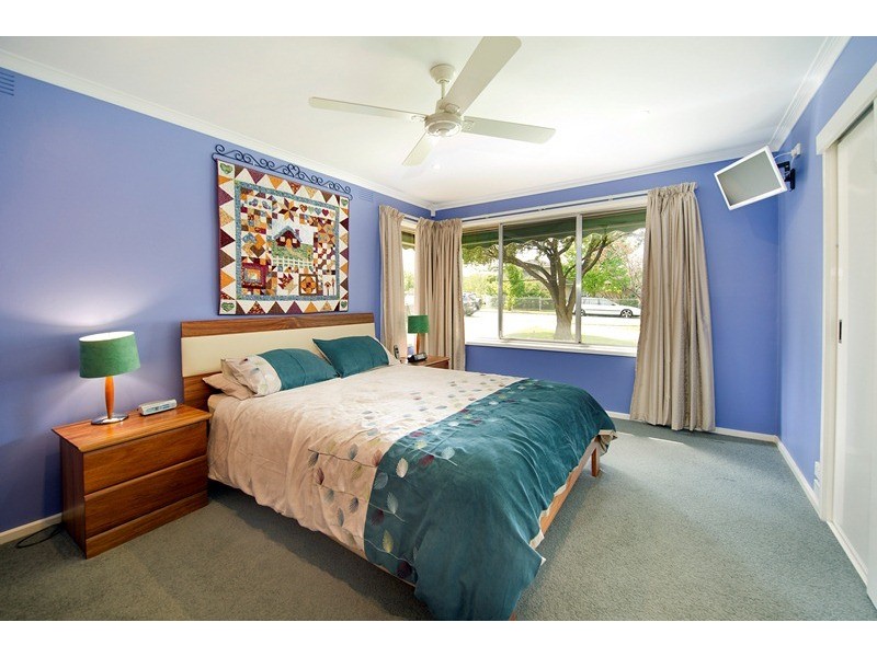 19 Woodville Road, Mooroolbark VIC 3138