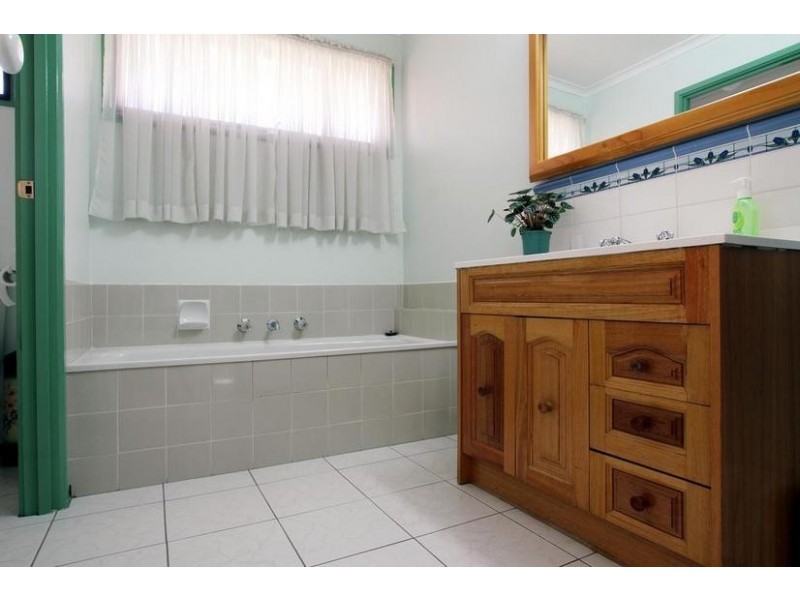 7 Chesney Drive, Ringwood VIC 3134