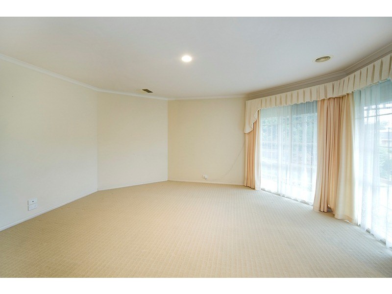 17 Goldentree Drive, Chirnside Park VIC 3116