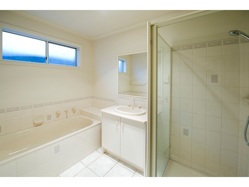 17 Goldentree Drive, Chirnside Park VIC 3116