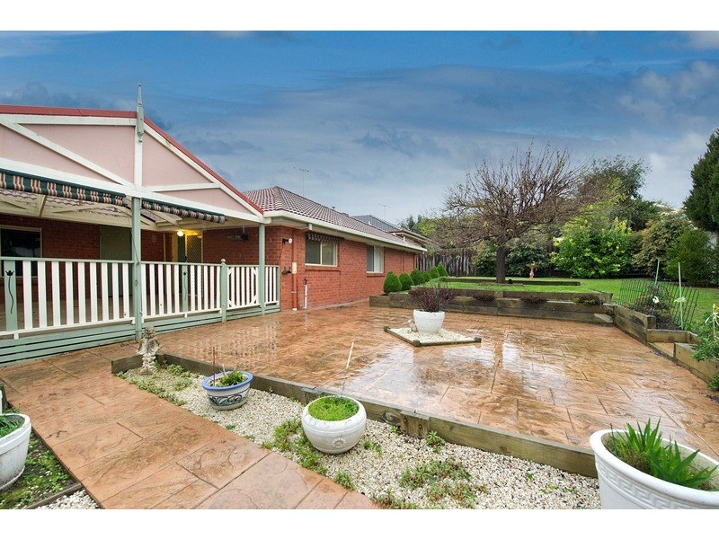 17 Goldentree Drive, Chirnside Park VIC 3116
