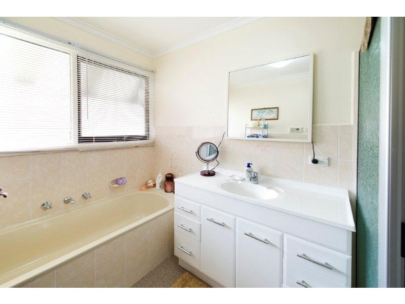 4 Neville Street, Ringwood VIC 3134