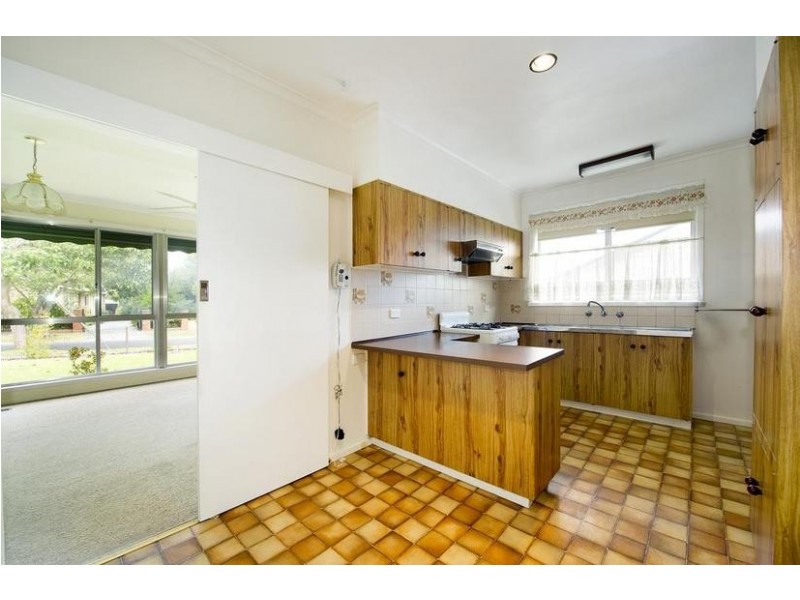 34 Thomas Street, Croydon South VIC 3136