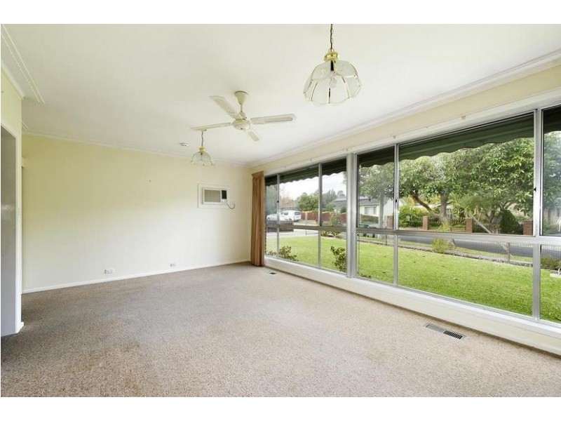 34 Thomas Street, Croydon South VIC 3136