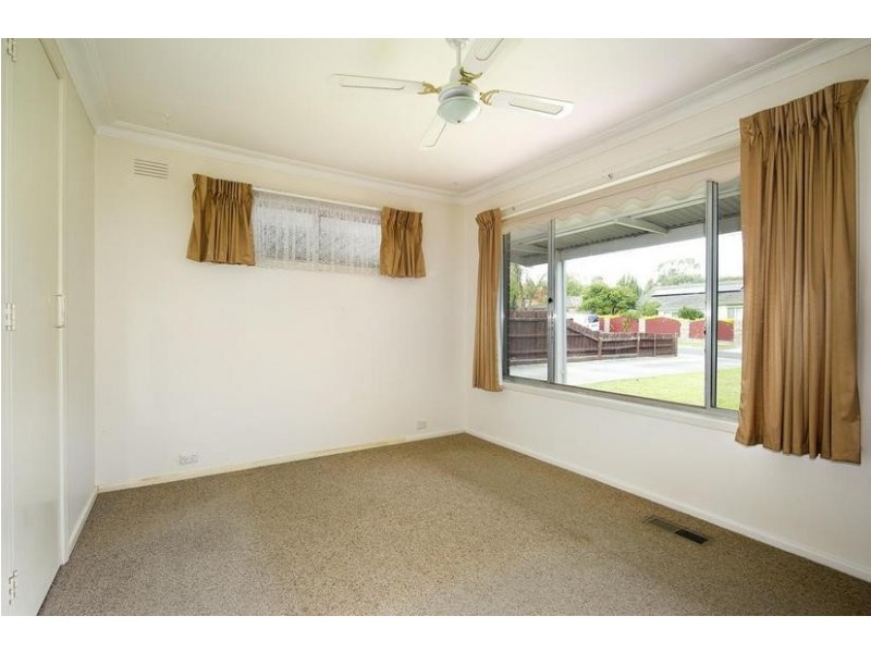 34 Thomas Street, Croydon South VIC 3136
