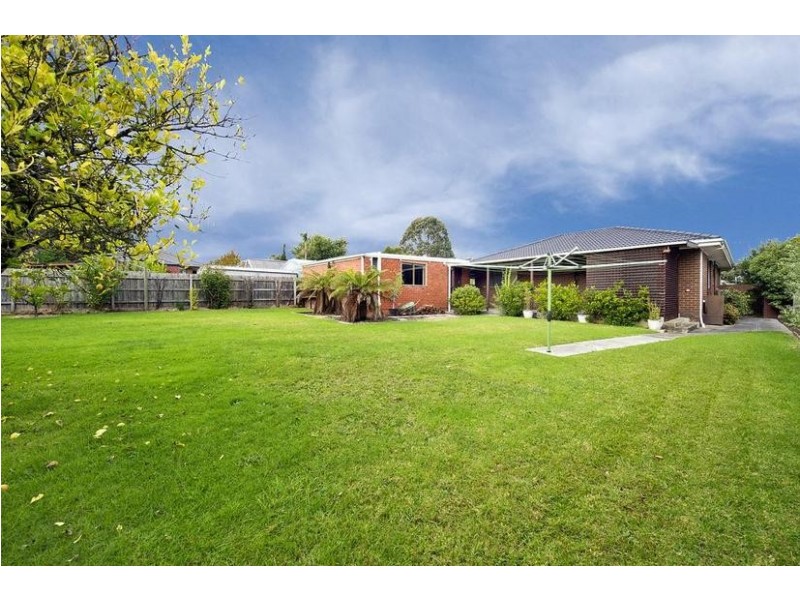 34 Thomas Street, Croydon South VIC 3136
