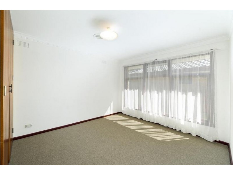 2/11 Charles Street, Ringwood East VIC 3135