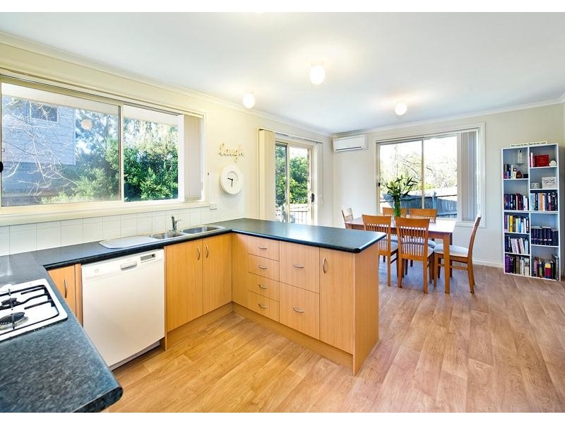 2/64 Vinter Avenue, Croydon VIC 3136