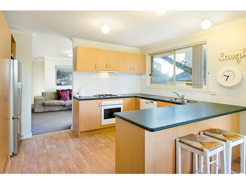 2/64 Vinter Avenue, Croydon VIC 3136