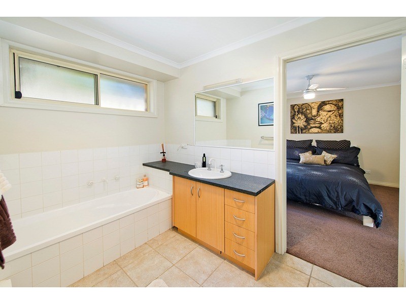 2/64 Vinter Avenue, Croydon VIC 3136