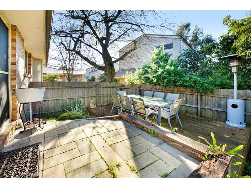 2/64 Vinter Avenue, Croydon VIC 3136