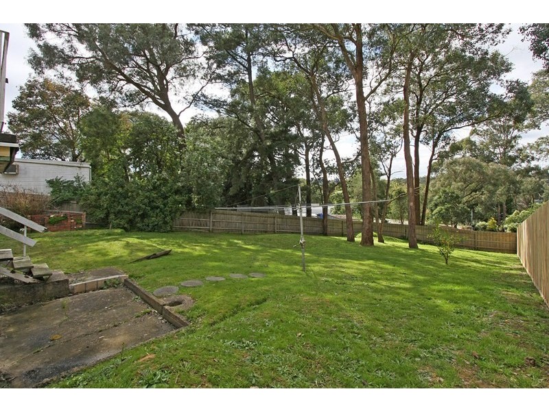 8 Burlock Avenue, Ringwood North VIC 3134