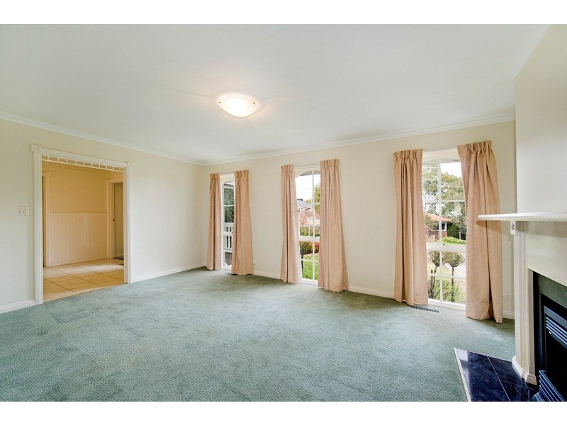 1 Erskine Ridge, Mooroolbark VIC 3138