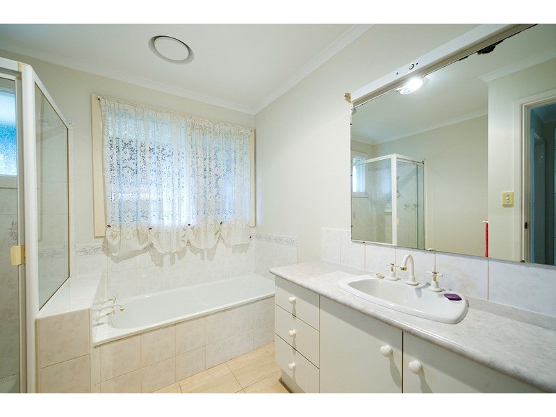 1 Erskine Ridge, Mooroolbark VIC 3138