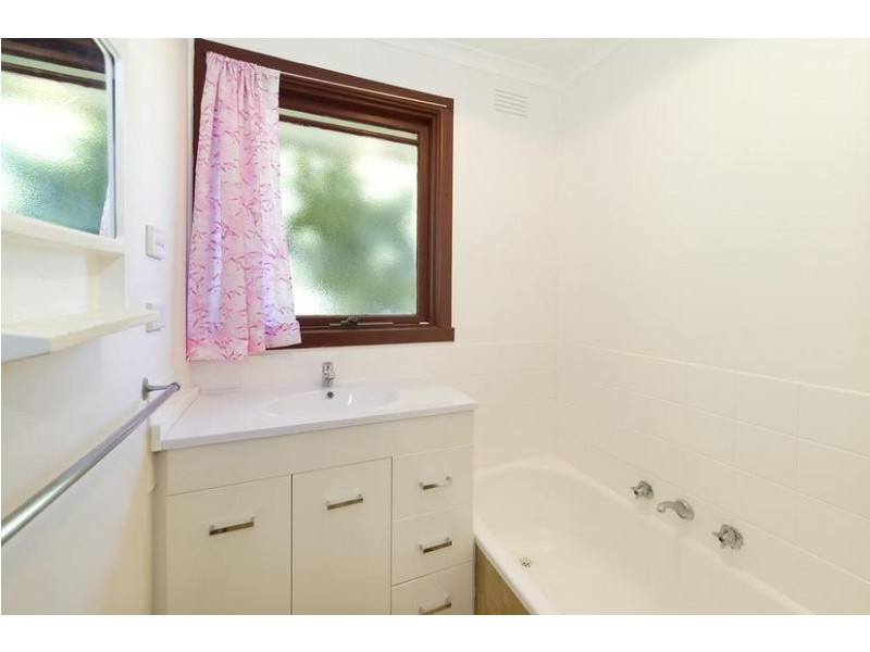 2/11 Charles Street, Ringwood East VIC 3135