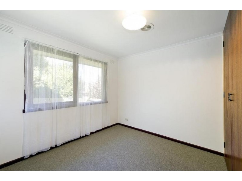2/11 Charles Street, Ringwood East VIC 3135