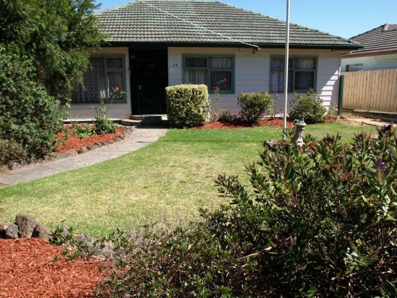 19 Old Lilydale Road, Ringwood East VIC 3135