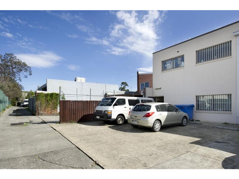 66 Railway Avenuw, Ringwood East VIC 3135