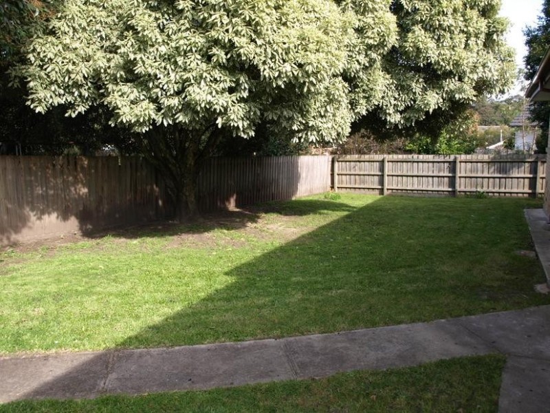 2/11 Charles Street, Ringwood East VIC 3135