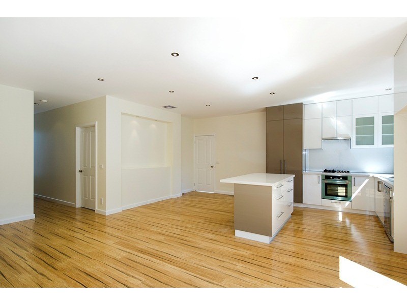 2/2a Reynolds Road, Ringwood VIC 3134