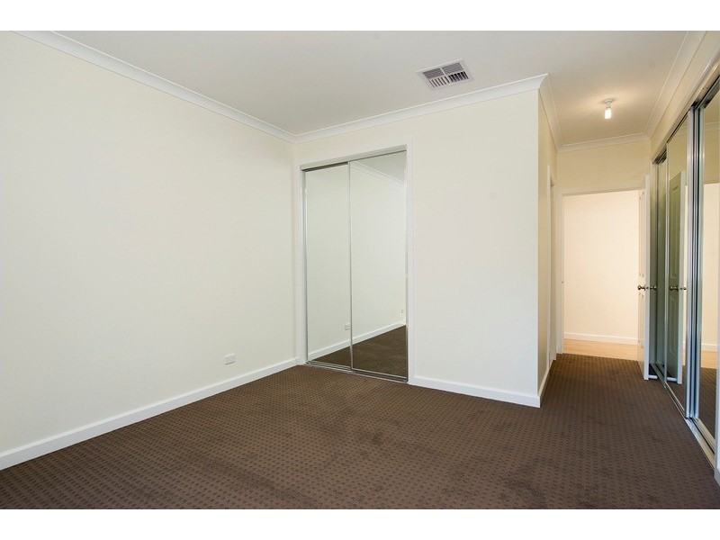2/2a Reynolds Road, Ringwood VIC 3134