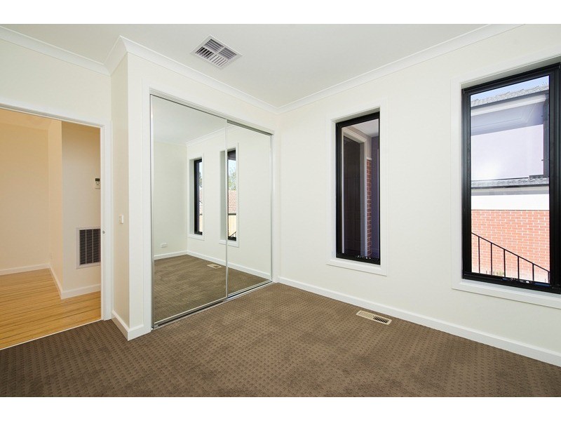 2/2a Reynolds Road, Ringwood VIC 3134