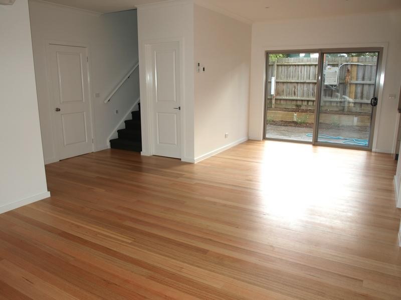 2/63 Exeter Road, Croydon North VIC 3136