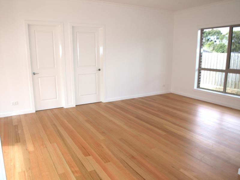 2/63 Exeter Road, Croydon North VIC 3136