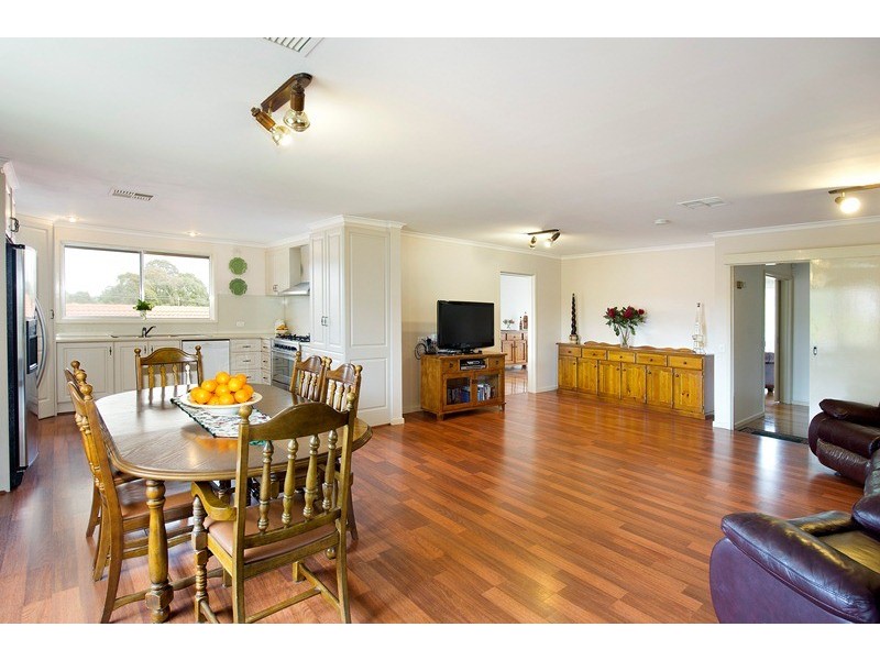 8 Cormistom Road, Ringwood North VIC 3134