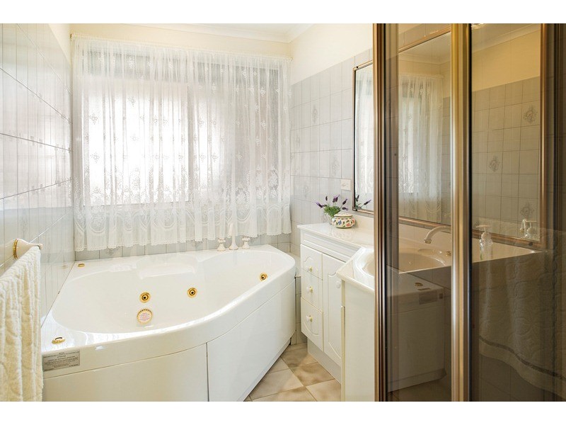 8 Cormistom Road, Ringwood North VIC 3134