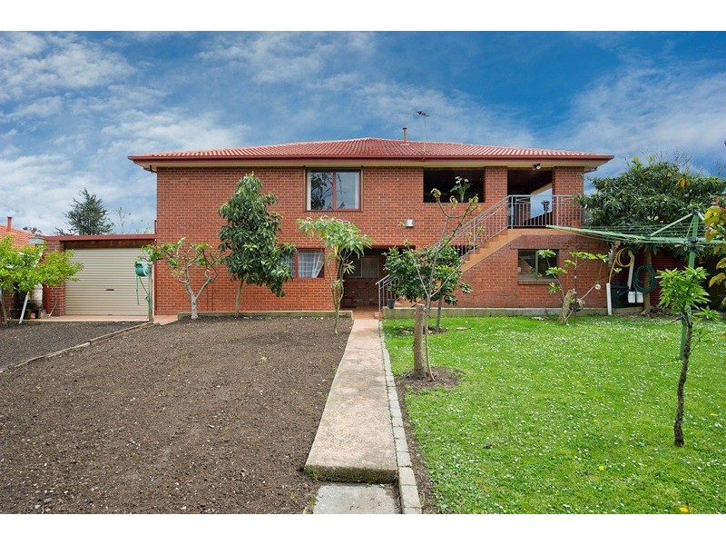 8 Cormistom Road, Ringwood North VIC 3134