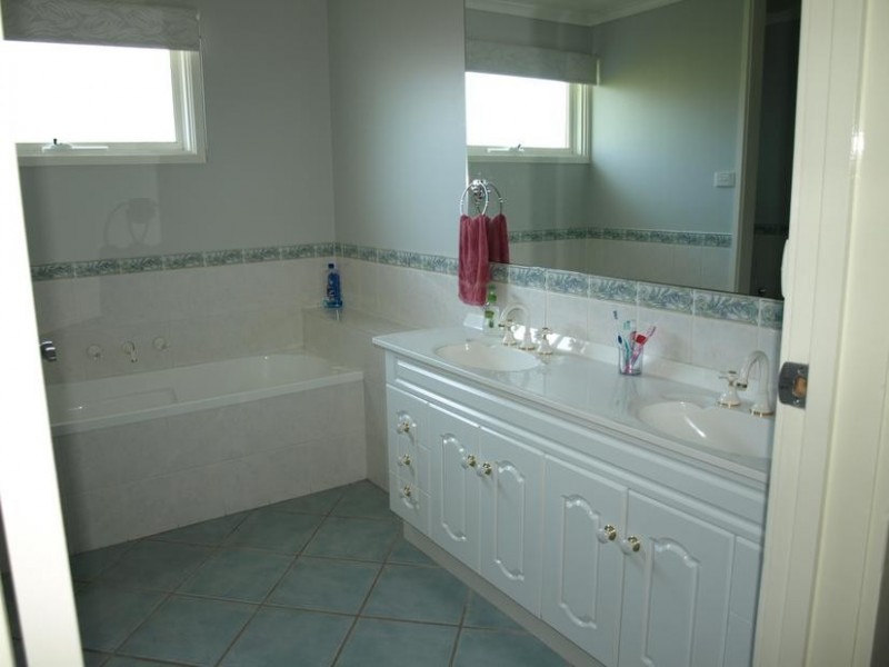 48 Exeter Road, Croydon North VIC 3136