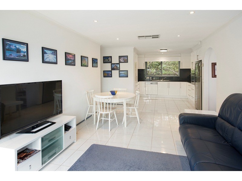 17 Dobell Place, Mooroolbark VIC 3138