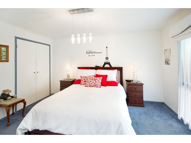 17 Dobell Place, Mooroolbark VIC 3138