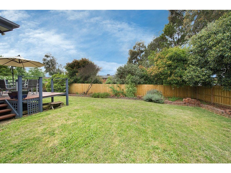 17 Dobell Place, Mooroolbark VIC 3138