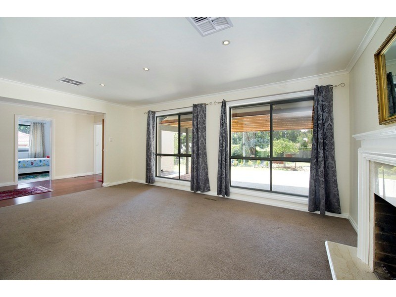 8 Edith Avenue, Croydon VIC 3136