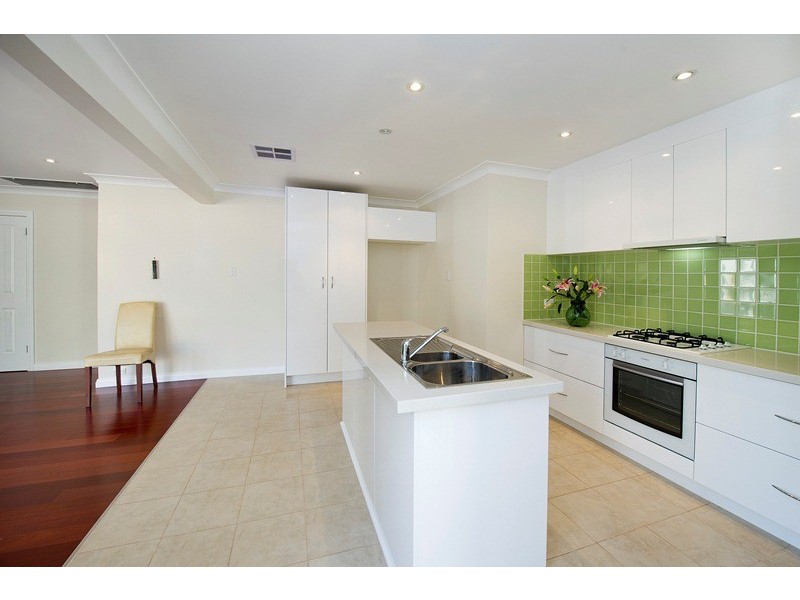 8 Edith Avenue, Croydon VIC 3136