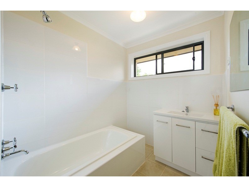 8 Edith Avenue, Croydon VIC 3136