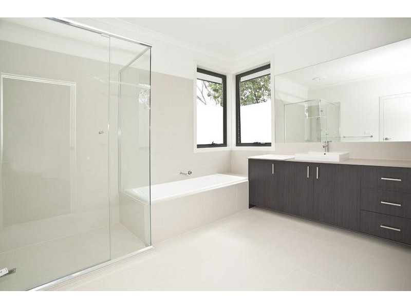 2/128 Oban Road, Ringwood North VIC 3134